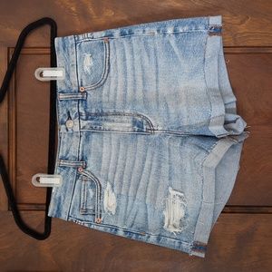 LIKE NEW | AEO | Stretch Curvy Denim Mom Shorts in Light Acid Wash Size 6